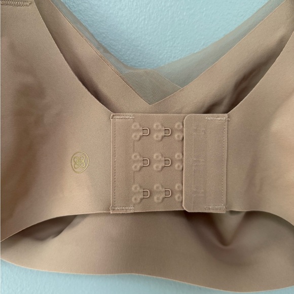 Honeylove CrossOver Bra in Sand - 38D/DD(E) - Picture 9 of 10